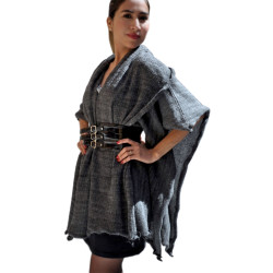 Grau marmoriert mit Gürtel